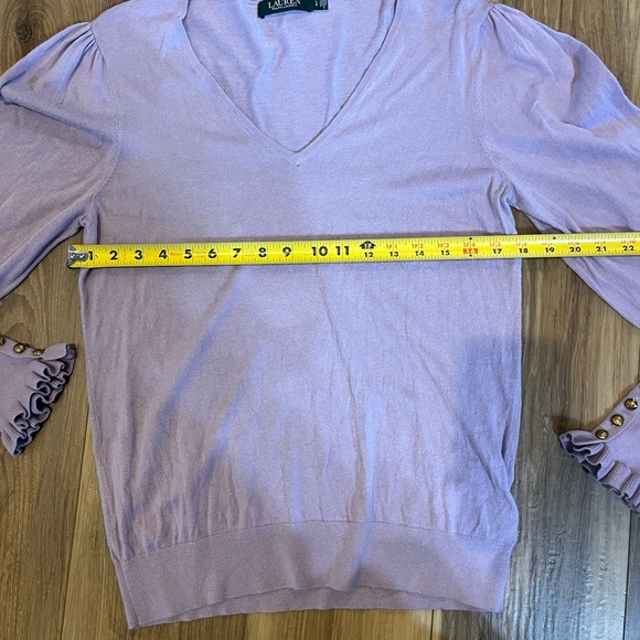 Lauren Ralph Lauren Lavender V-Neck Knit Top Gold Button Ruffle Cuffs Medium - Picture 8 of 8